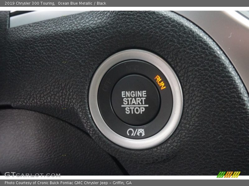 Ocean Blue Metallic / Black 2019 Chrysler 300 Touring
