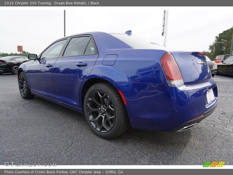 Ocean Blue Metallic / Black 2019 Chrysler 300 Touring