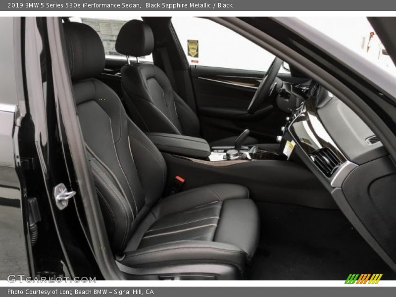 Black Sapphire Metallic / Black 2019 BMW 5 Series 530e iPerformance Sedan
