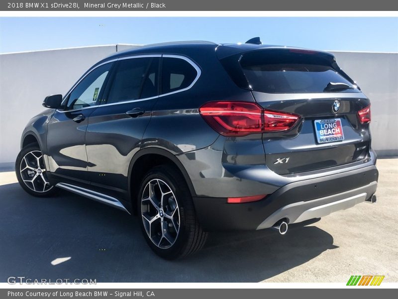 Mineral Grey Metallic / Black 2018 BMW X1 sDrive28i
