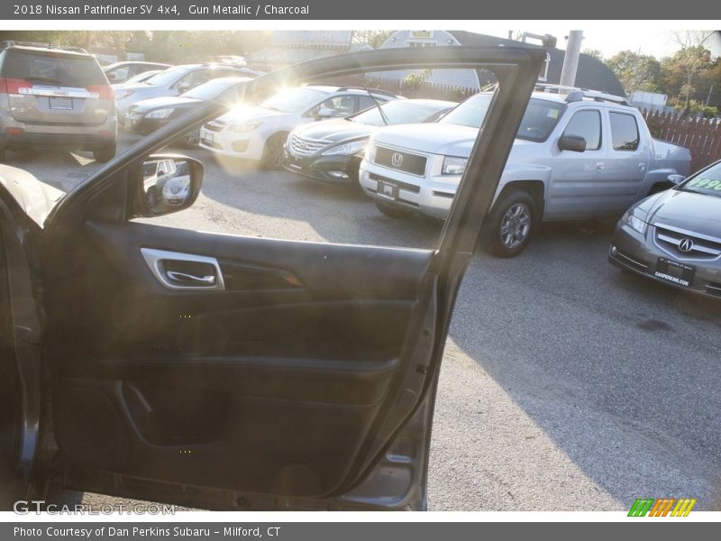 Gun Metallic / Charcoal 2018 Nissan Pathfinder SV 4x4