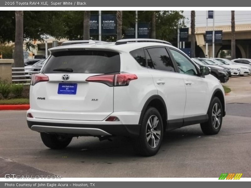 Super White / Black 2016 Toyota RAV4 XLE