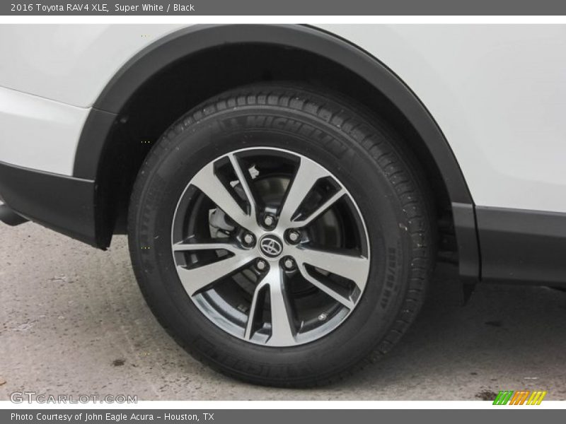 Super White / Black 2016 Toyota RAV4 XLE