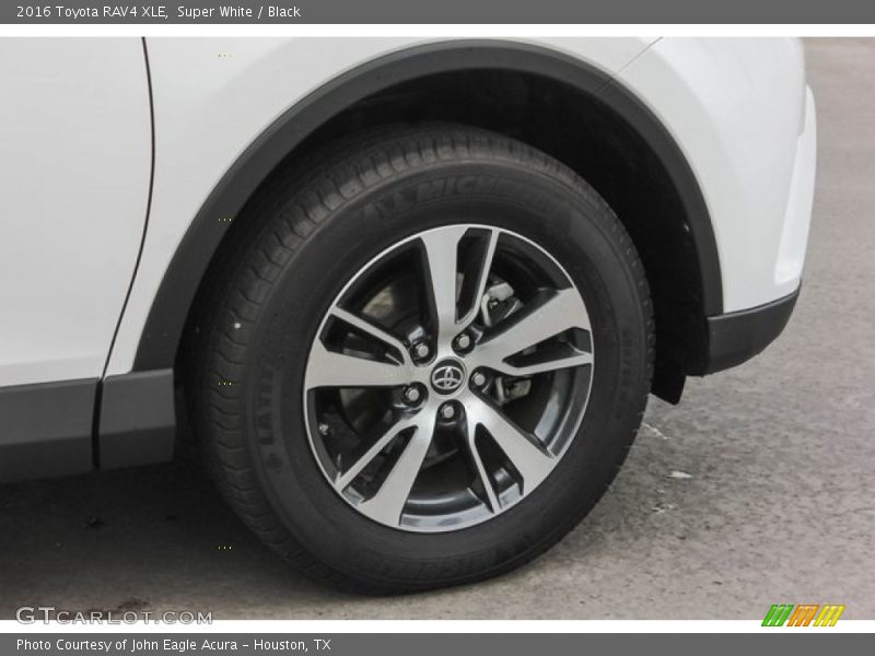 Super White / Black 2016 Toyota RAV4 XLE