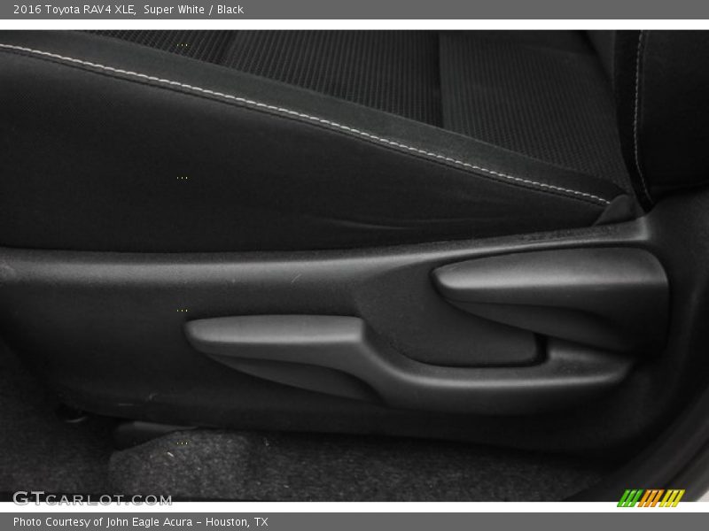 Super White / Black 2016 Toyota RAV4 XLE