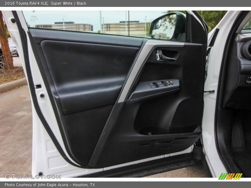 Super White / Black 2016 Toyota RAV4 XLE