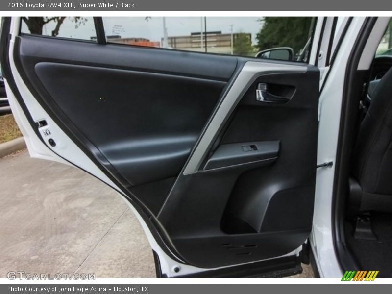 Super White / Black 2016 Toyota RAV4 XLE