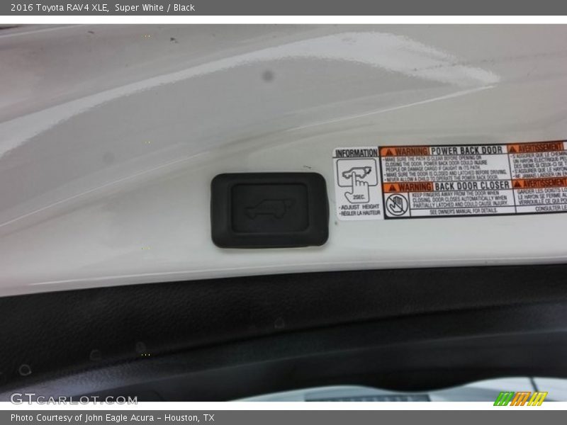 Super White / Black 2016 Toyota RAV4 XLE