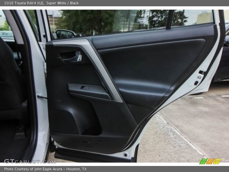 Super White / Black 2016 Toyota RAV4 XLE
