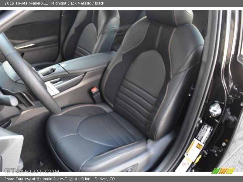 Midnight Black Metallic / Black 2019 Toyota Avalon XLE