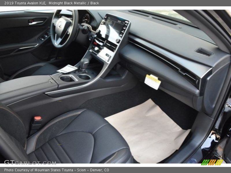 Midnight Black Metallic / Black 2019 Toyota Avalon XLE