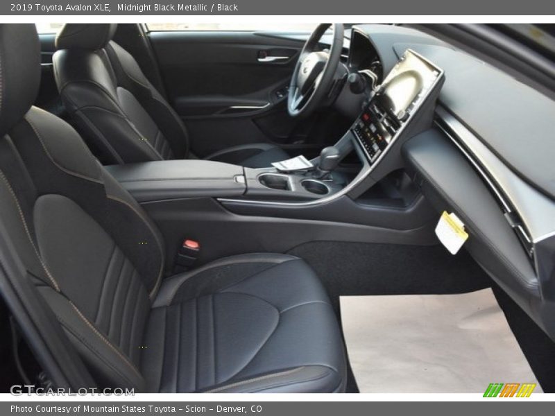 Midnight Black Metallic / Black 2019 Toyota Avalon XLE