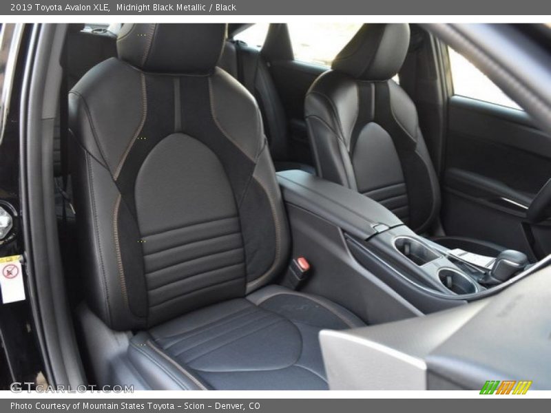 Midnight Black Metallic / Black 2019 Toyota Avalon XLE