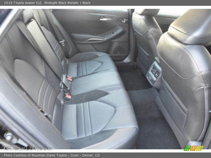 Midnight Black Metallic / Black 2019 Toyota Avalon XLE