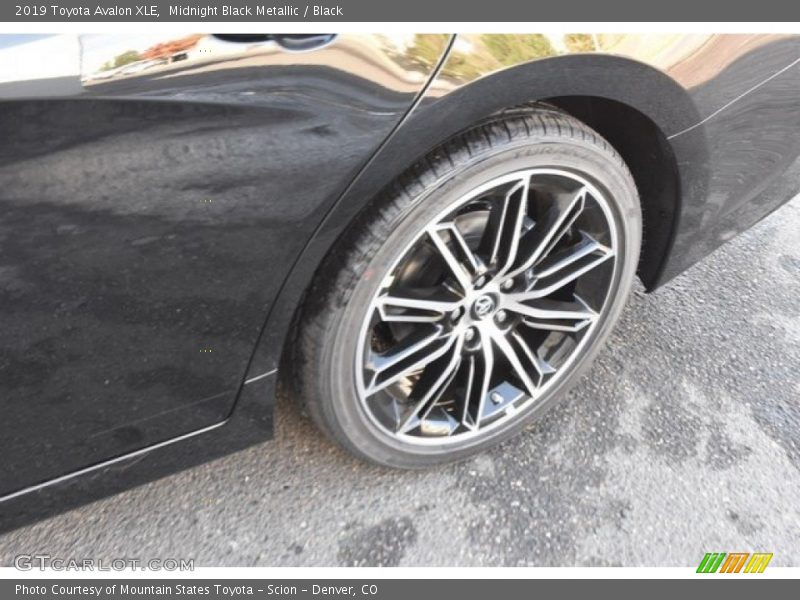 Midnight Black Metallic / Black 2019 Toyota Avalon XLE