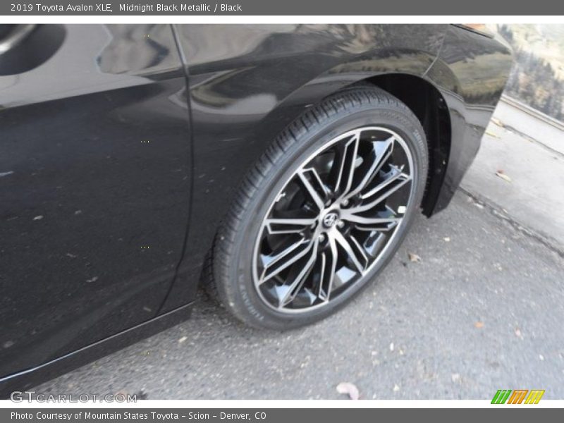 Midnight Black Metallic / Black 2019 Toyota Avalon XLE