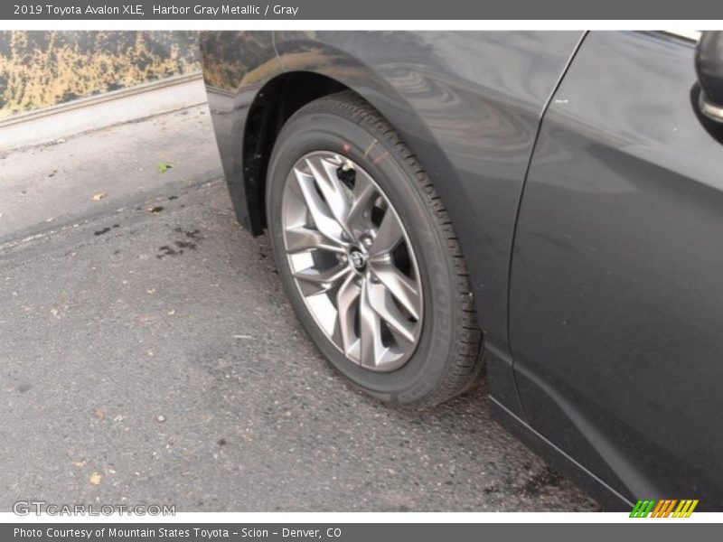 Harbor Gray Metallic / Gray 2019 Toyota Avalon XLE