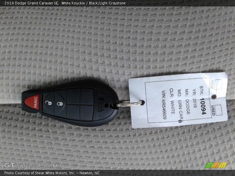White Knuckle / Black/Light Graystone 2019 Dodge Grand Caravan SE