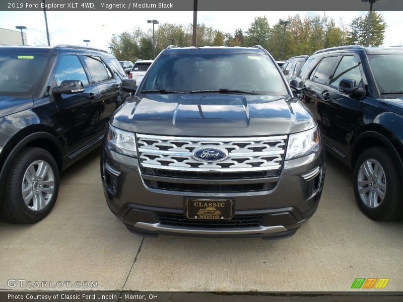 Magnetic / Medium Black 2019 Ford Explorer XLT 4WD