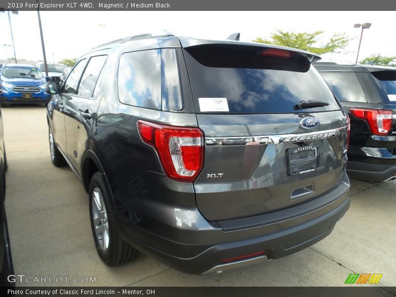 Magnetic / Medium Black 2019 Ford Explorer XLT 4WD