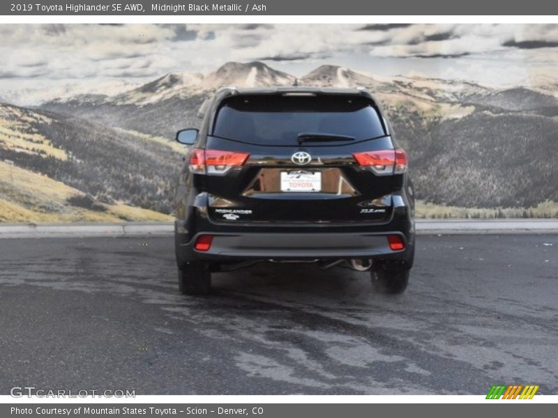 Midnight Black Metallic / Ash 2019 Toyota Highlander SE AWD