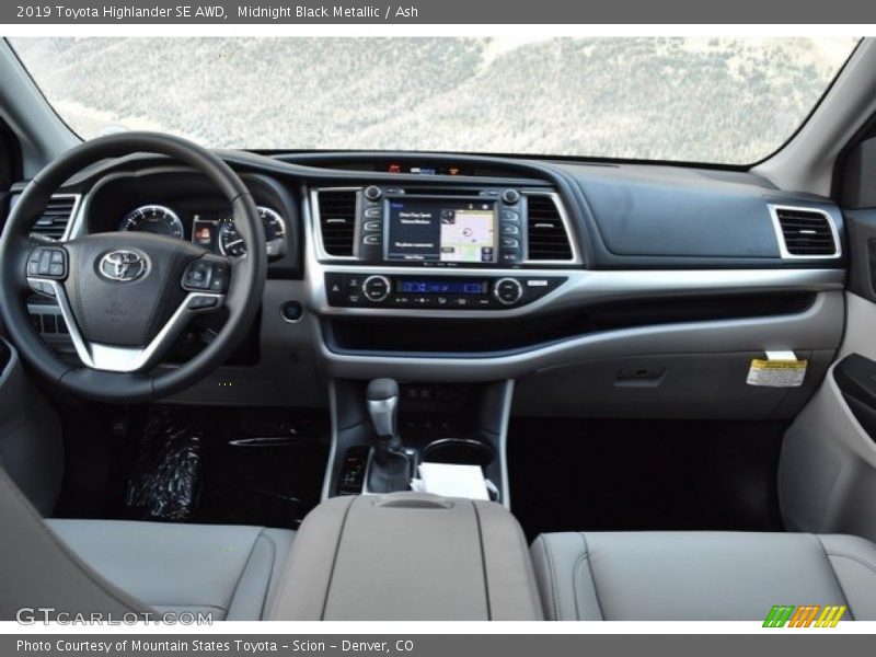 Dashboard of 2019 Highlander SE AWD
