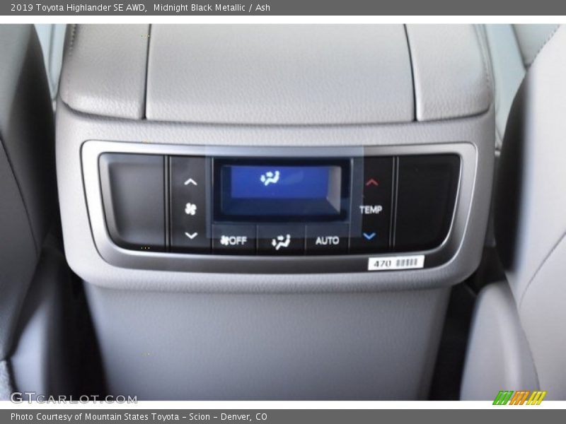 Midnight Black Metallic / Ash 2019 Toyota Highlander SE AWD