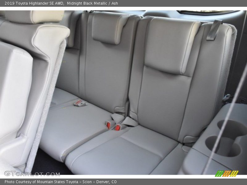 Midnight Black Metallic / Ash 2019 Toyota Highlander SE AWD