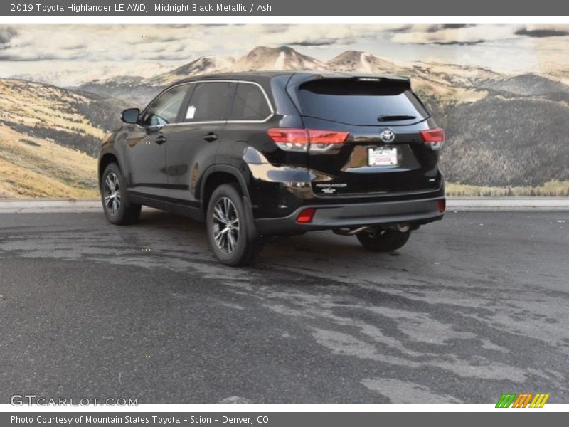 Midnight Black Metallic / Ash 2019 Toyota Highlander LE AWD