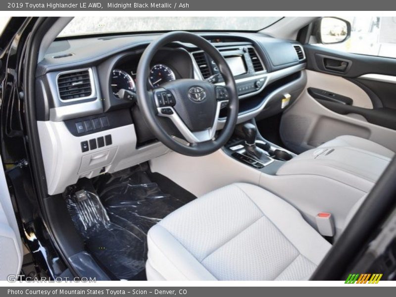Midnight Black Metallic / Ash 2019 Toyota Highlander LE AWD