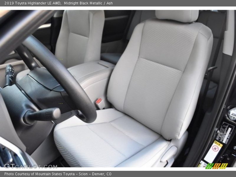 Midnight Black Metallic / Ash 2019 Toyota Highlander LE AWD