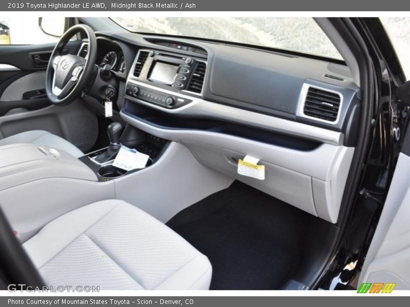 Midnight Black Metallic / Ash 2019 Toyota Highlander LE AWD
