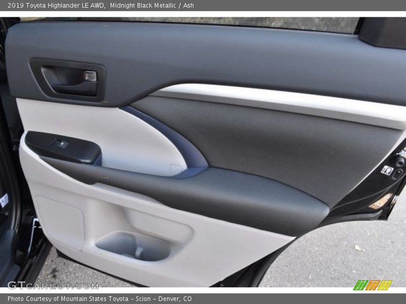 Midnight Black Metallic / Ash 2019 Toyota Highlander LE AWD
