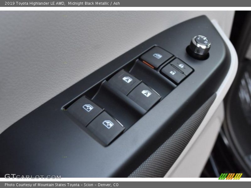 Midnight Black Metallic / Ash 2019 Toyota Highlander LE AWD