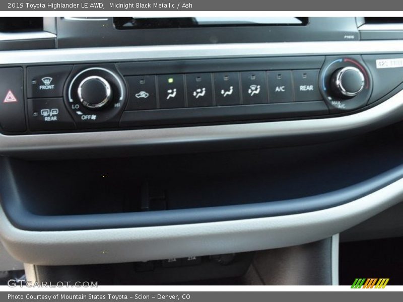 Midnight Black Metallic / Ash 2019 Toyota Highlander LE AWD