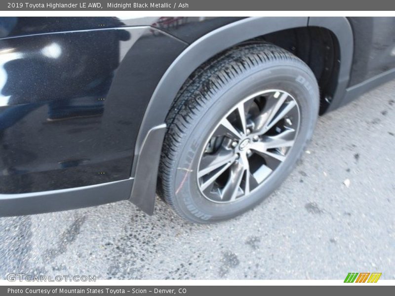 Midnight Black Metallic / Ash 2019 Toyota Highlander LE AWD