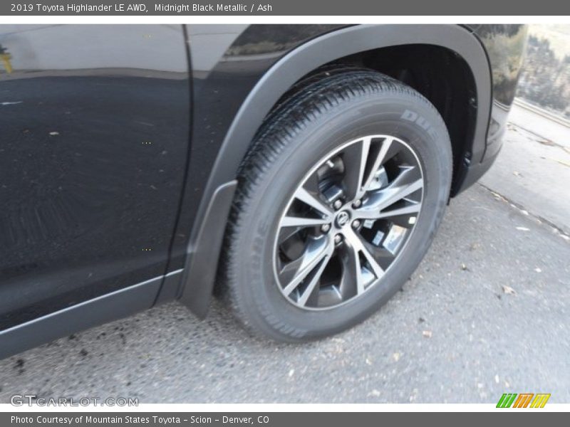 Midnight Black Metallic / Ash 2019 Toyota Highlander LE AWD