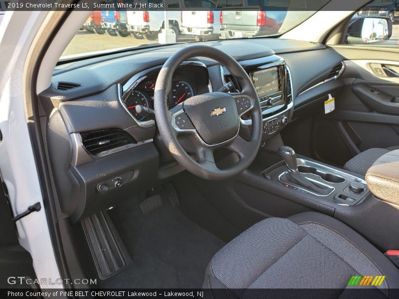 Summit White / Jet Black 2019 Chevrolet Traverse LS