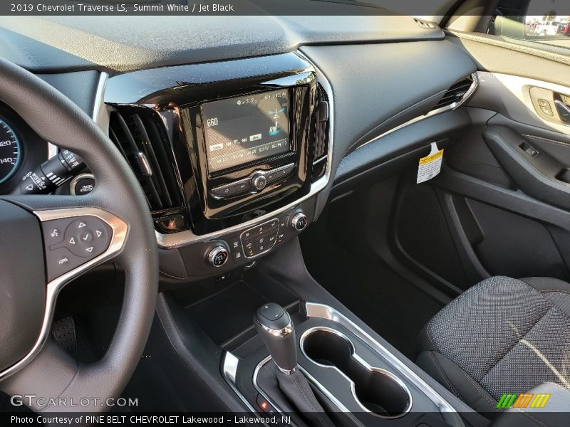 Summit White / Jet Black 2019 Chevrolet Traverse LS