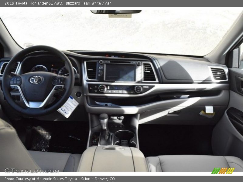 Dashboard of 2019 Highlander SE AWD