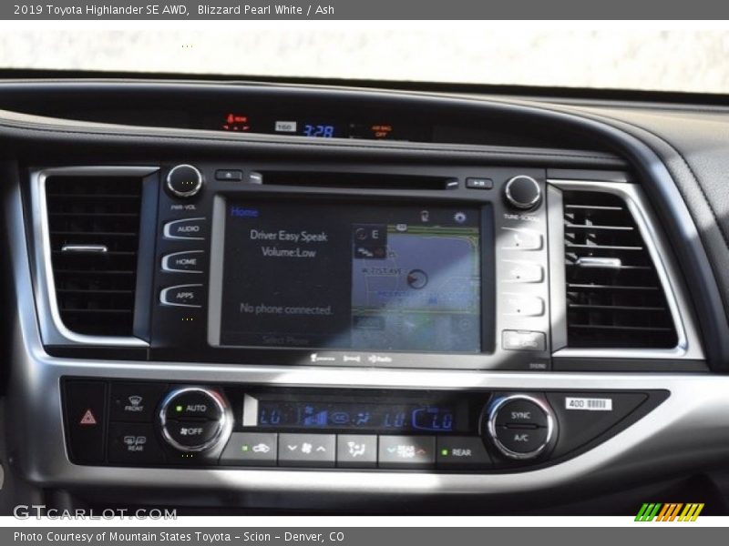 Controls of 2019 Highlander SE AWD