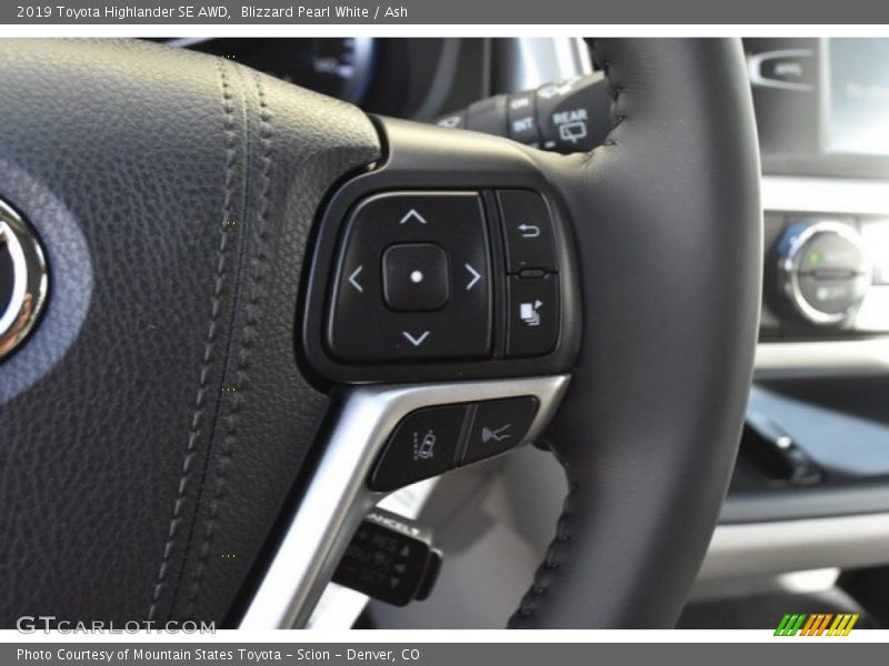 Controls of 2019 Highlander SE AWD