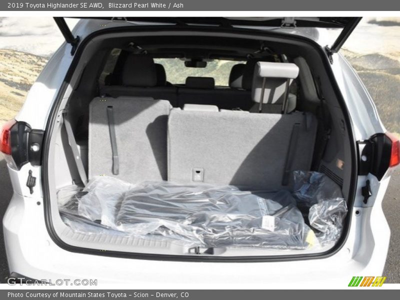  2019 Highlander SE AWD Trunk