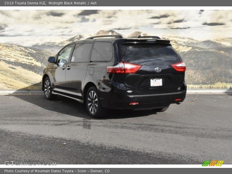 Midnight Black Metallic / Ash 2019 Toyota Sienna XLE