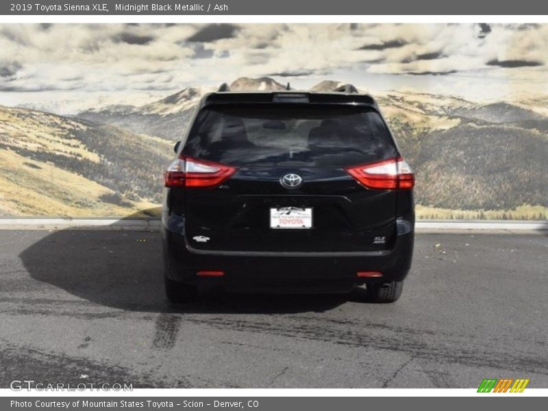 Midnight Black Metallic / Ash 2019 Toyota Sienna XLE