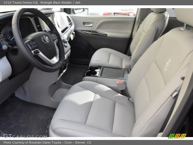 Midnight Black Metallic / Ash 2019 Toyota Sienna XLE