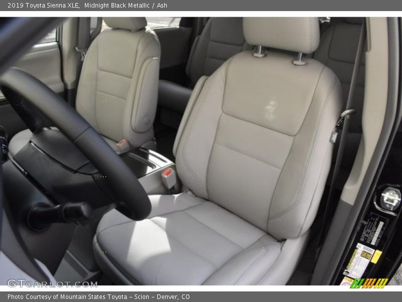 Midnight Black Metallic / Ash 2019 Toyota Sienna XLE