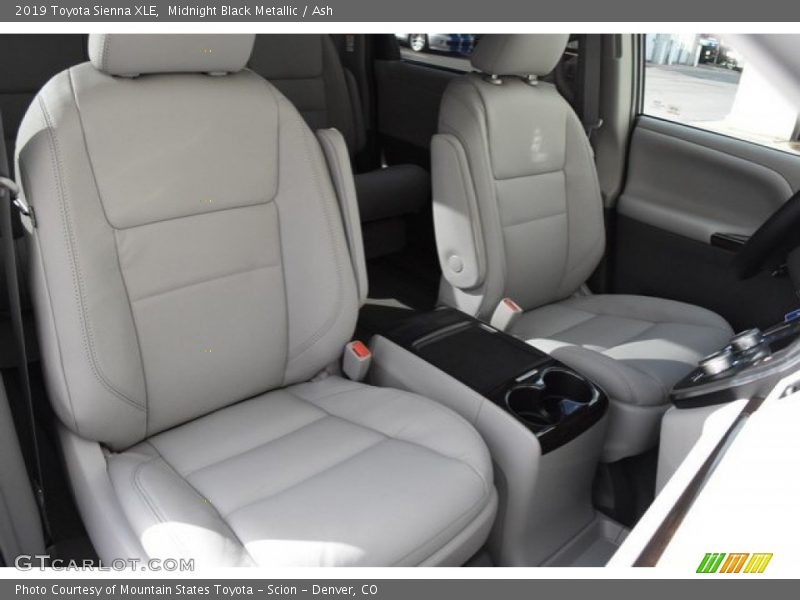 Midnight Black Metallic / Ash 2019 Toyota Sienna XLE