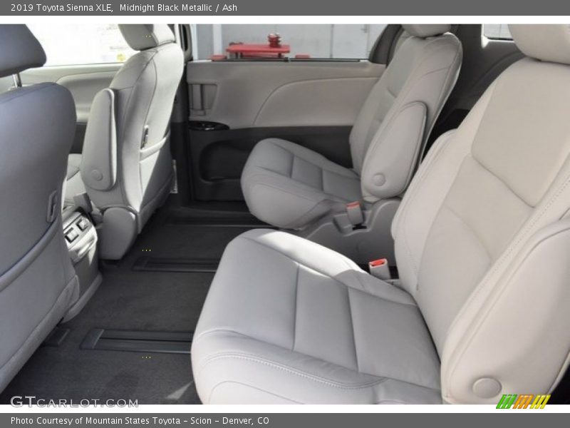 Midnight Black Metallic / Ash 2019 Toyota Sienna XLE