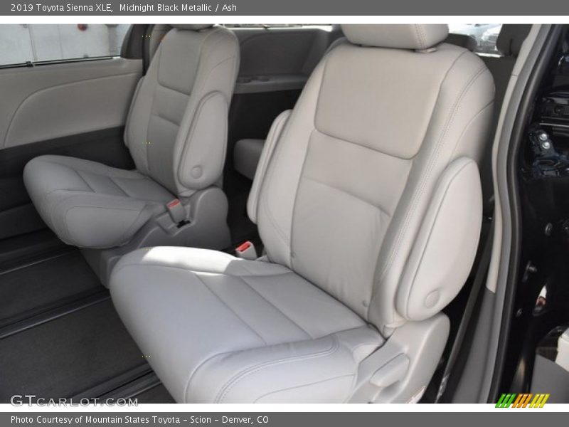 Midnight Black Metallic / Ash 2019 Toyota Sienna XLE